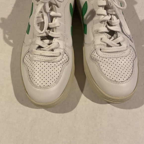 White & Green Veja - Picture 2 of 6